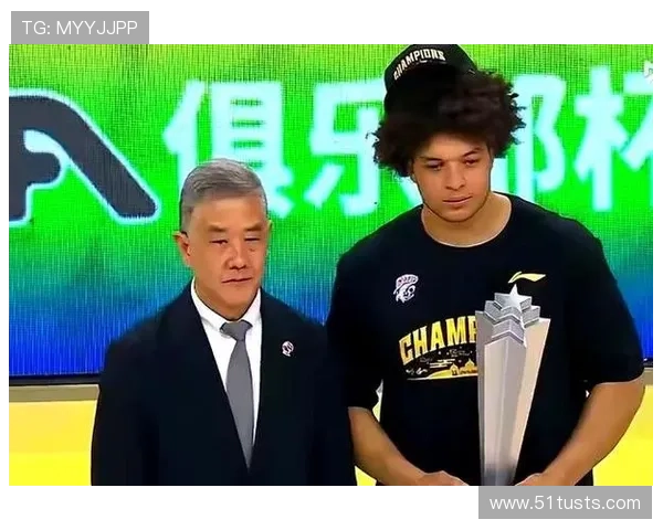 洛夫顿与卢伟口角后已和解 更衣室气氛融洽 洛夫顿与卢伟口角后已和解 更衣室气氛融洽